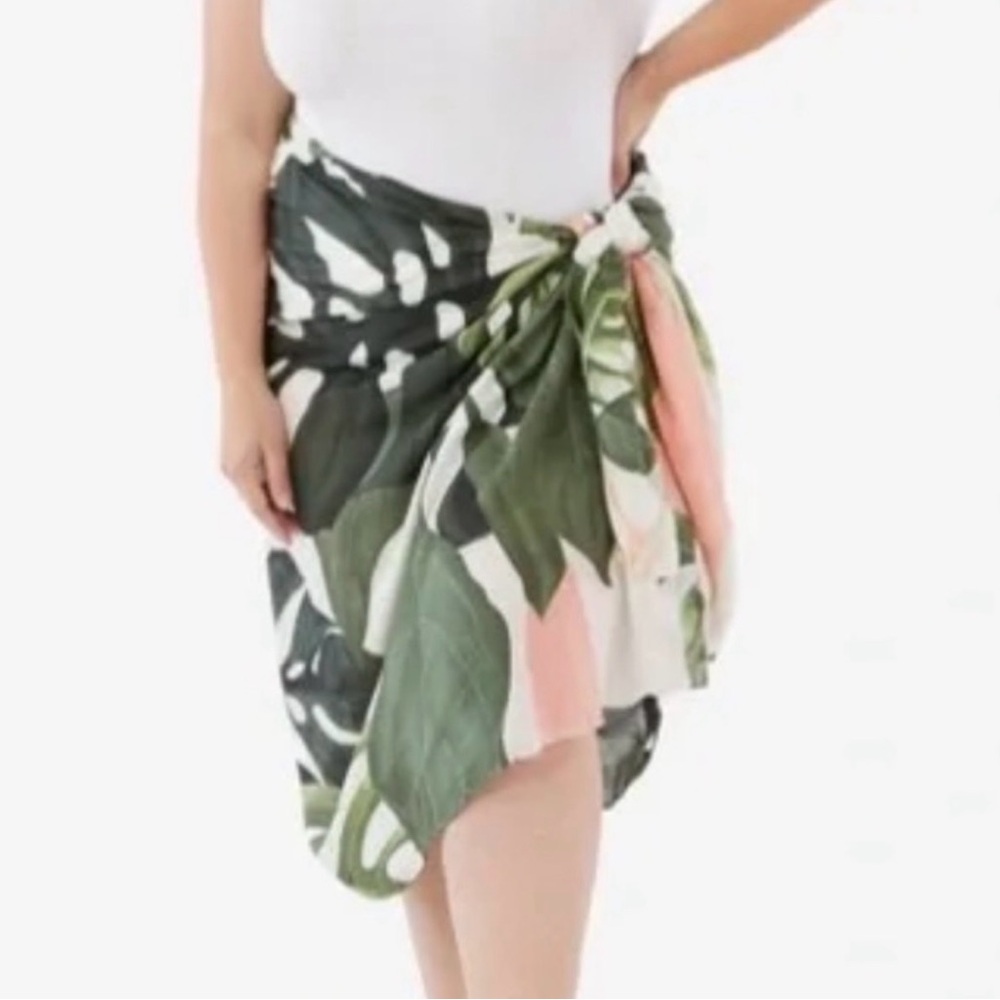 Virginia Wolf Floral Print Wrap/Scarf - Picture 6 of 13